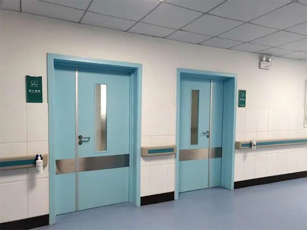 Types and characteristics of medical doors