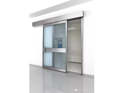 How to maintain the airtight door in the operating room?